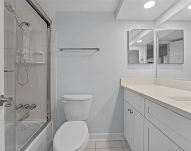4700 Cove Circle - Photo Thumbnail 18