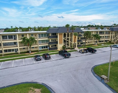 4700 Cove Circle - Photo Thumbnail 38
