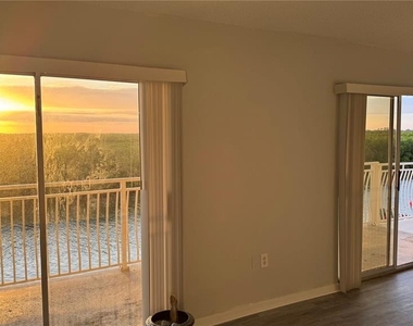 8827 Bay Pointe Drive - Photo Thumbnail 13