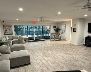 8827 Bay Pointe Drive - Photo Thumbnail 24