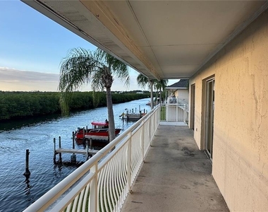 8827 Bay Pointe Drive - Photo Thumbnail 15