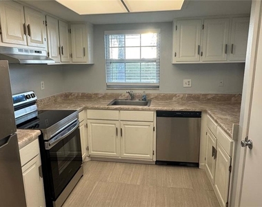 8827 Bay Pointe Drive - Photo Thumbnail 4