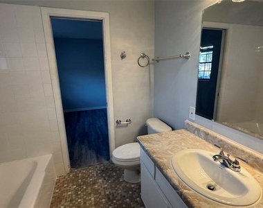8827 Bay Pointe Drive - Photo Thumbnail 11