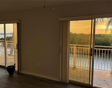 8827 Bay Pointe Drive - Photo Thumbnail 14