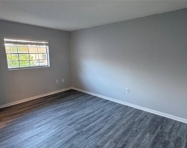 8827 Bay Pointe Drive - Photo Thumbnail 8