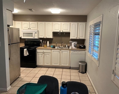 578 Vine Avenue - Photo Thumbnail 9