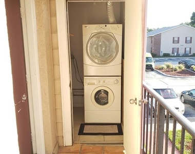 21020 Voyager Boulevard - Photo Thumbnail 3