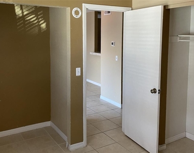 21020 Voyager Boulevard - Photo Thumbnail 17