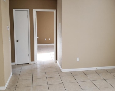 21020 Voyager Boulevard - Photo Thumbnail 11