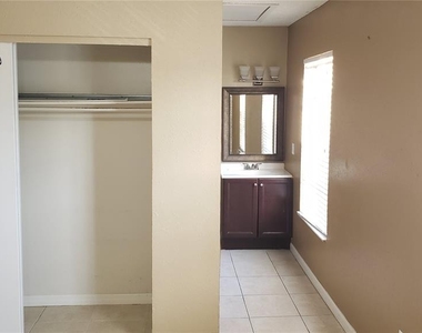21020 Voyager Boulevard - Photo Thumbnail 13