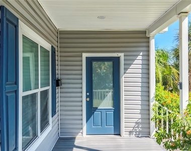 719 19th Street S - Photo Thumbnail 2