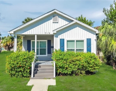 719 19th Street S - Photo Thumbnail 1