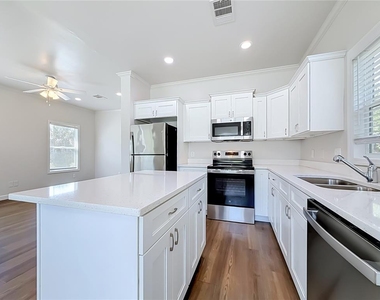 719 19th Street S - Photo Thumbnail 7