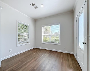 719 19th Street S - Photo Thumbnail 3