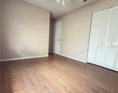 11001 Longhill Drive N - Photo Thumbnail 16