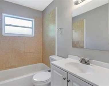 10315 N 9th Street - Photo Thumbnail 4