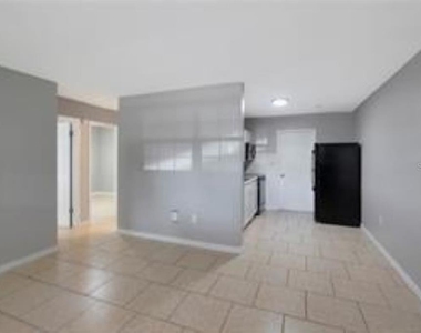 10315 N 9th Street - Photo Thumbnail 5