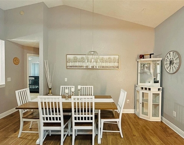 3407 Silver Meadow Way - Photo Thumbnail 7