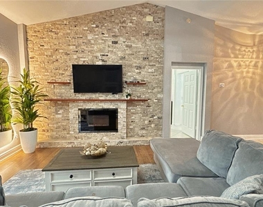 3407 Silver Meadow Way - Photo Thumbnail 5