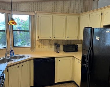 1001 Starkey Road - Photo Thumbnail 6