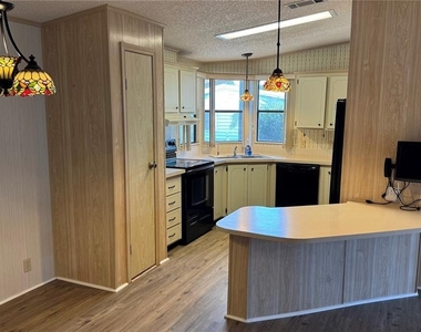 1001 Starkey Road - Photo Thumbnail 4