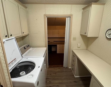 1001 Starkey Road - Photo Thumbnail 11