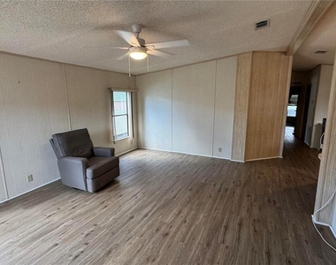1001 Starkey Road - Photo Thumbnail 3