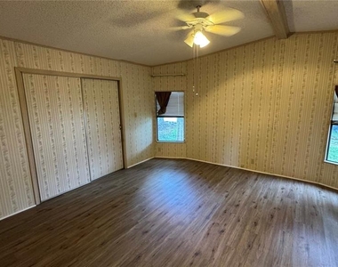 1001 Starkey Road - Photo Thumbnail 7