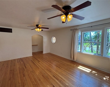 495 24th Avenue N - Photo Thumbnail 4