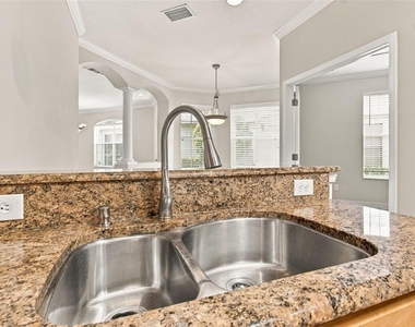 7526 Deer Path Lane - Photo Thumbnail 14