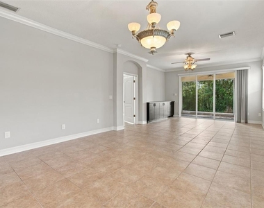 7526 Deer Path Lane - Photo Thumbnail 6
