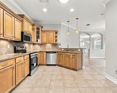 7526 Deer Path Lane - Photo Thumbnail 12