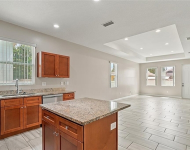 2736 W Spruce Street - Photo Thumbnail 5