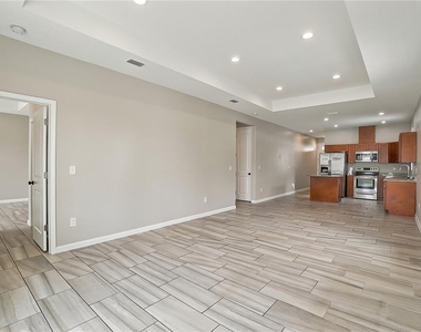 2736 W Spruce Street - Photo Thumbnail 9