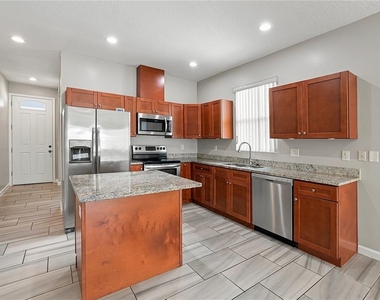 2736 W Spruce Street - Photo Thumbnail 6