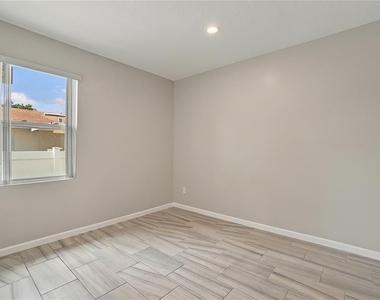 2736 W Spruce Street - Photo Thumbnail 12