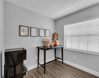 411 S Willow Avenue - Photo Thumbnail 2