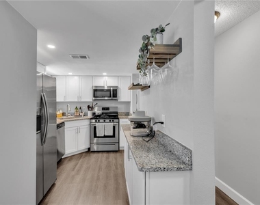 411 S Willow Avenue - Photo Thumbnail 3