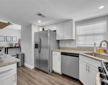 411 S Willow Avenue - Photo Thumbnail 6