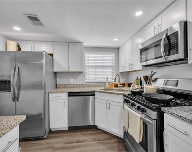 411 S Willow Avenue - Photo Thumbnail 5