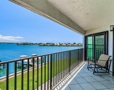 240 Sand Key Estates Drive - Photo Thumbnail 17