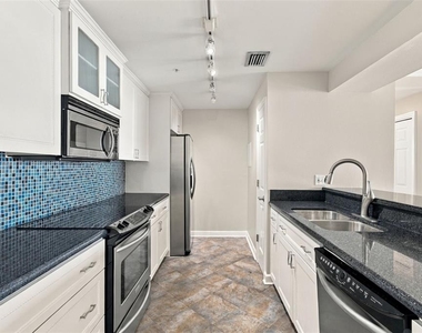345 Bayshore Boulevard - Photo Thumbnail 2