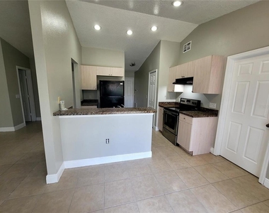 705 Caribou Drive - Photo Thumbnail 4