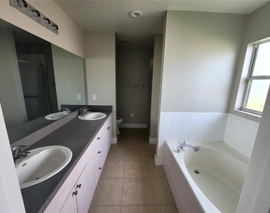 705 Caribou Drive - Photo Thumbnail 8