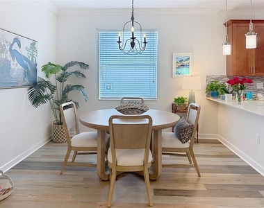 2911 Woodward Lane - Photo Thumbnail 5