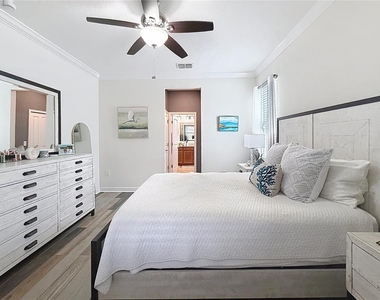 2911 Woodward Lane - Photo Thumbnail 8