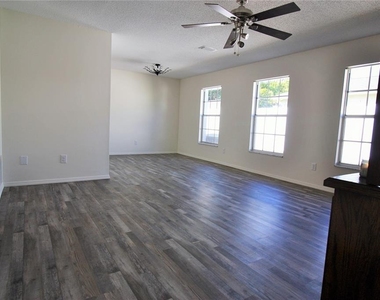 390 Lilac Road - Photo Thumbnail 9