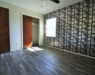 390 Lilac Road - Photo Thumbnail 12