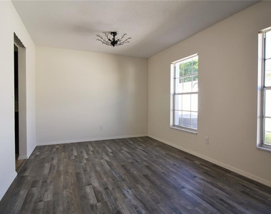 390 Lilac Road - Photo Thumbnail 8