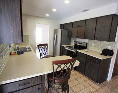390 Lilac Road - Photo Thumbnail 2